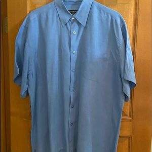 Men’s short sleeved shirt size XL Excellent condition!